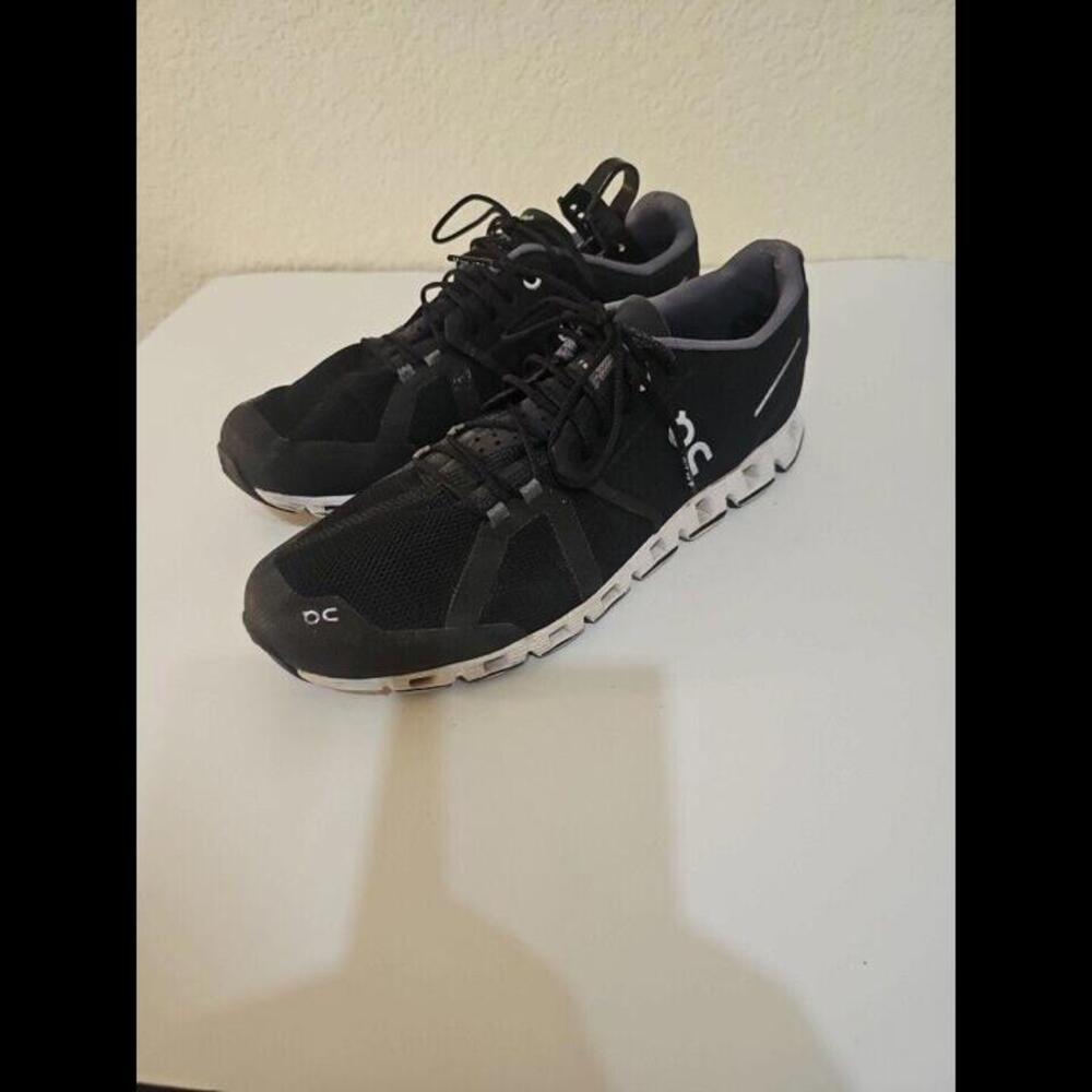 On Cloud 5 Running Shoes Women’s Size 10 Black White Sneaker Training 59.98904